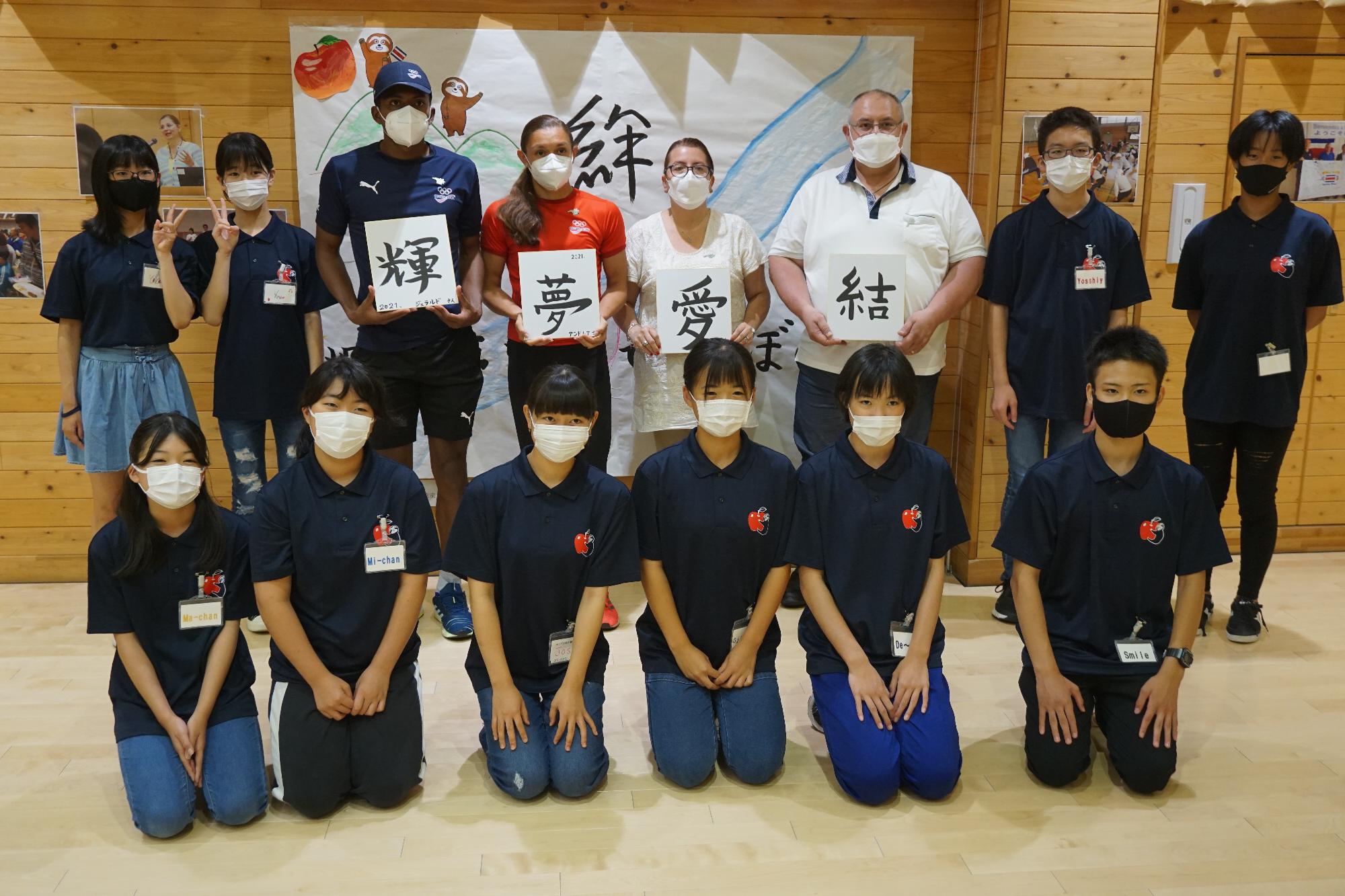 松川中学生10人がオリンピック選手団を歓迎